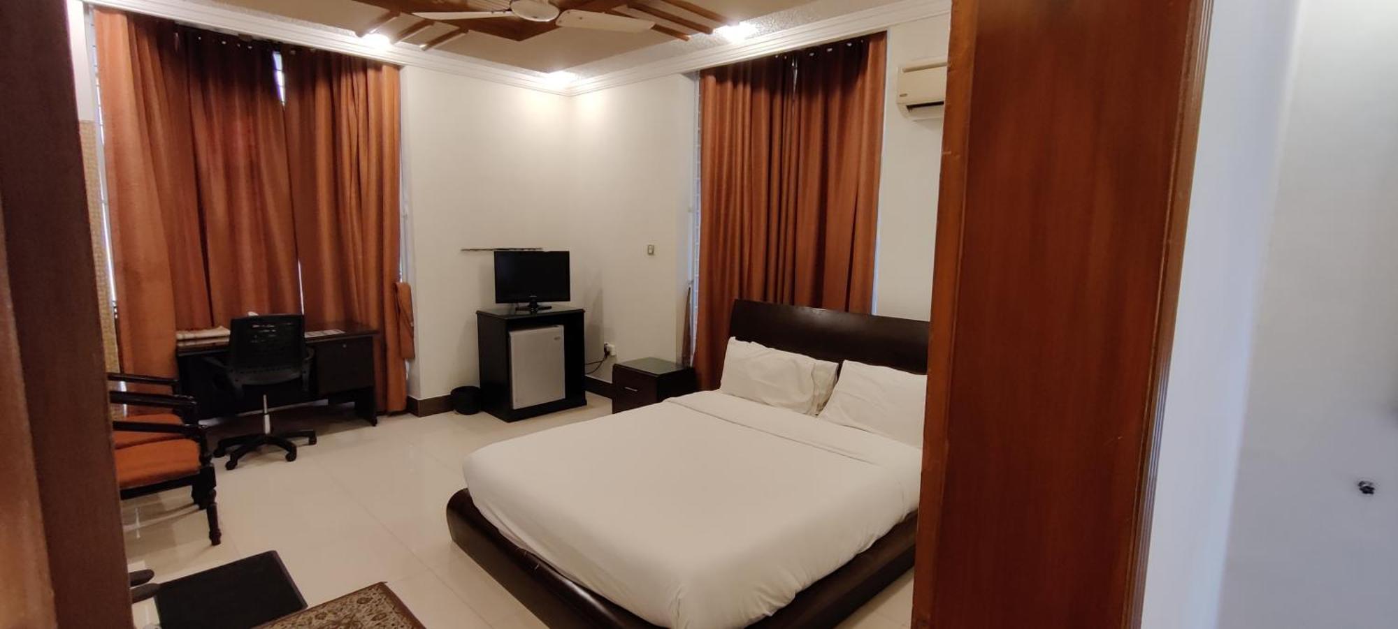 Capri Executive Hotel Islamabad Exterior foto